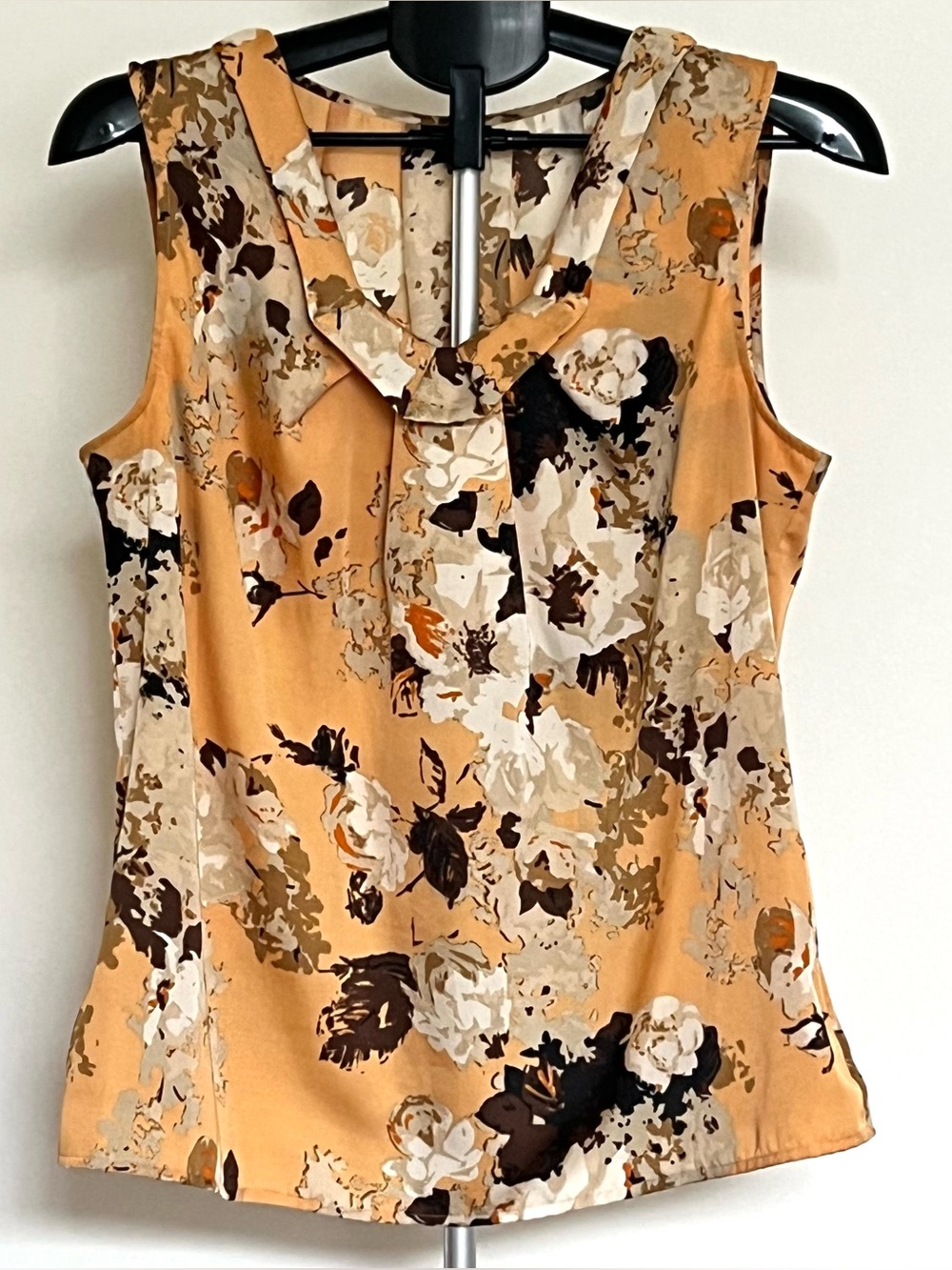 Talbots Women’s Sleeveless Floral Apricot and Tan Print Blouse Size Medium